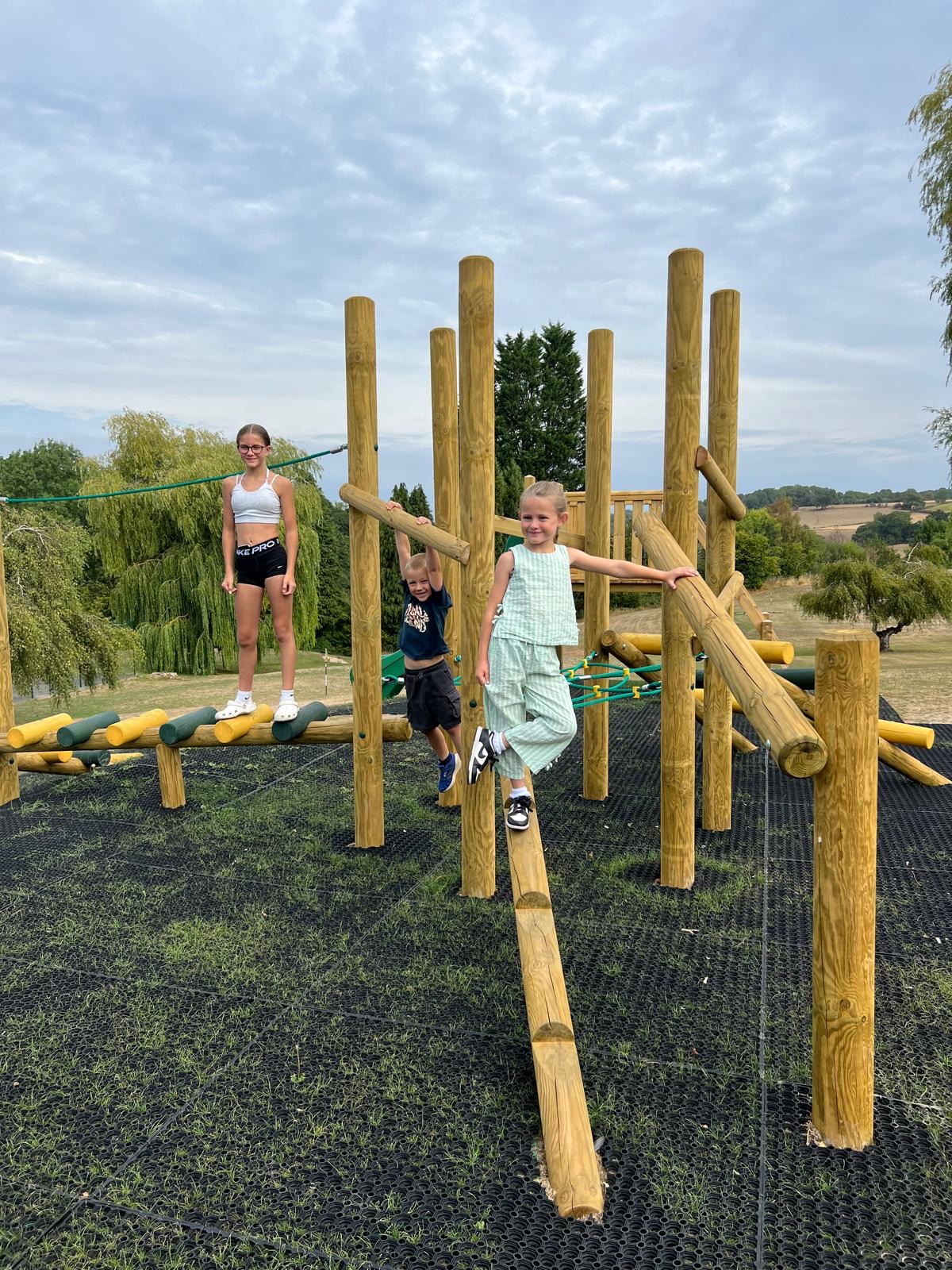02cbcfa2-e786-4b56-977f-5195b8c80b6a Children's play area climbing frame