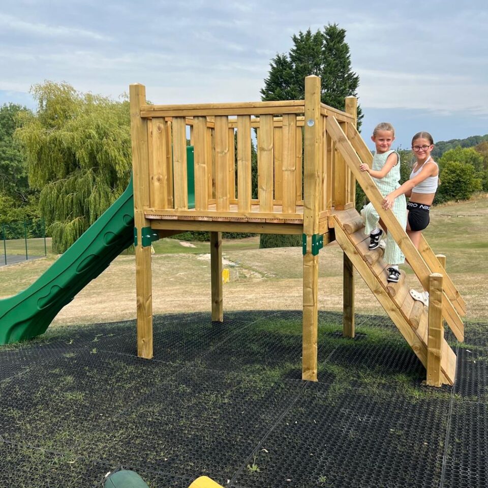 climbing frame with kiddies wtching